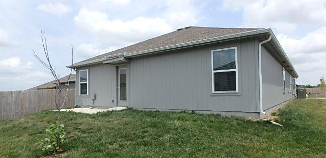 622 N Pecan St, Gardner, KS 66030 - rear view of property