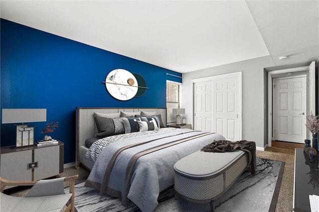 435 W 9th St Unit 204, Kansas City, MO 64105 - bedroom featuring carpet floors and a closet
