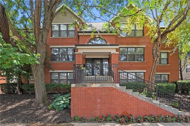 435 W 9th St Unit 204, Kansas City, MO 64105 - view of front facade featuring brick siding and stairway
