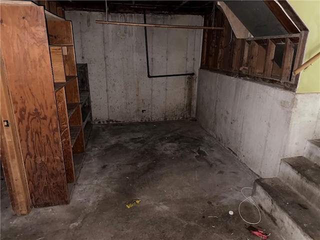 8812 W 72nd St, Overland Park, KS 66204 - unfinished basement with stairs