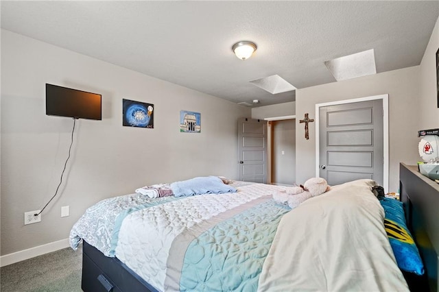 4815 Cheyenne Ln, Mclouth, KS 66054 - carpeted bedroom featuring a skylight and baseboards
