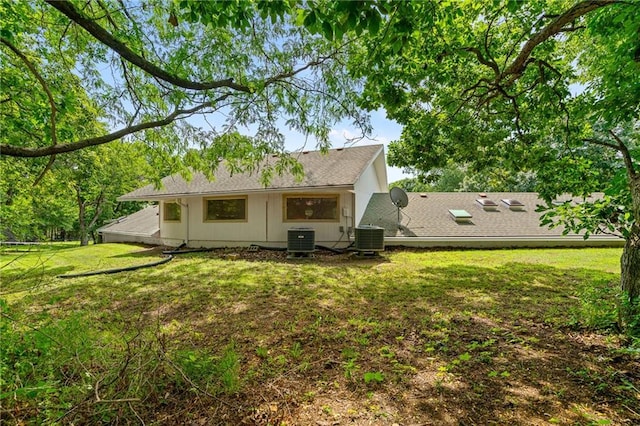 4815 Cheyenne Ln, Mclouth, KS 66054 - back of house with a yard and a shingled roof