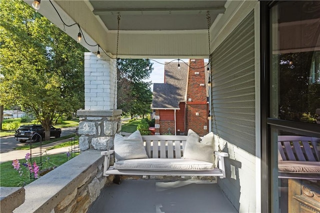 6000 Cherry St, Kansas City, MO 64110 - view of porch