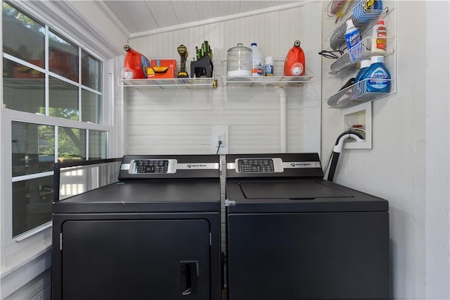6000 Cherry St, Kansas City, MO 64110 - laundry room featuring separate washer and dryer