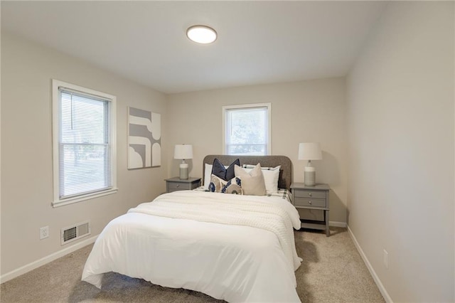10201 Hillcrest Rd, Kansas City, MO 64134 - bedroom with light carpet