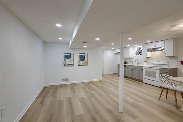10201 Hillcrest Rd, Kansas City, MO 64134 - finished below grade area featuring light wood-style flooring and recessed lighting