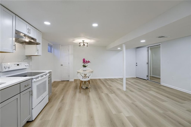 10201 Hillcrest Rd, Kansas City, MO 64134 - kitchen featuring electric stove, under cabinet range hood, light countertops, recessed lighting, and light wood-style floors