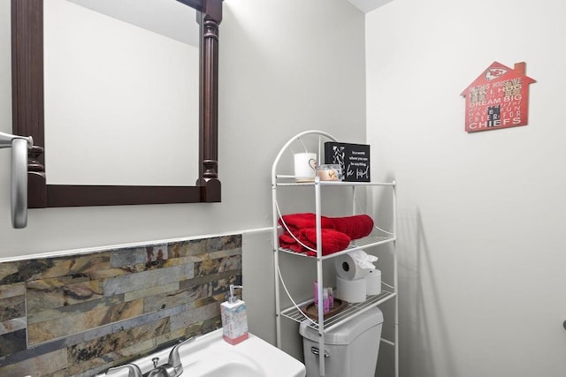 820 S Virginia Ln, Olathe, KS 66061 - bathroom featuring a sink