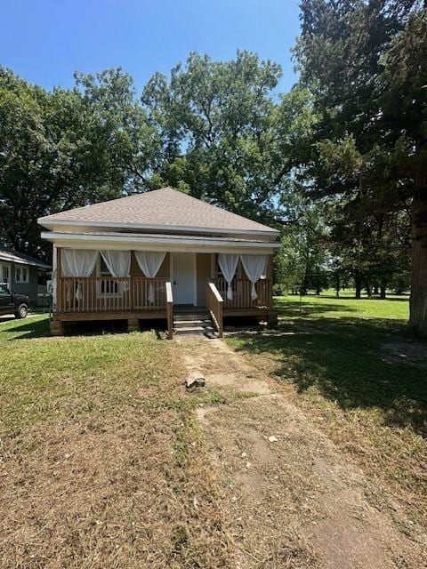 522 S 11th St, Independence, KS 67301 - view of front of house featuring a front lawn, a porch, and roof with shingles