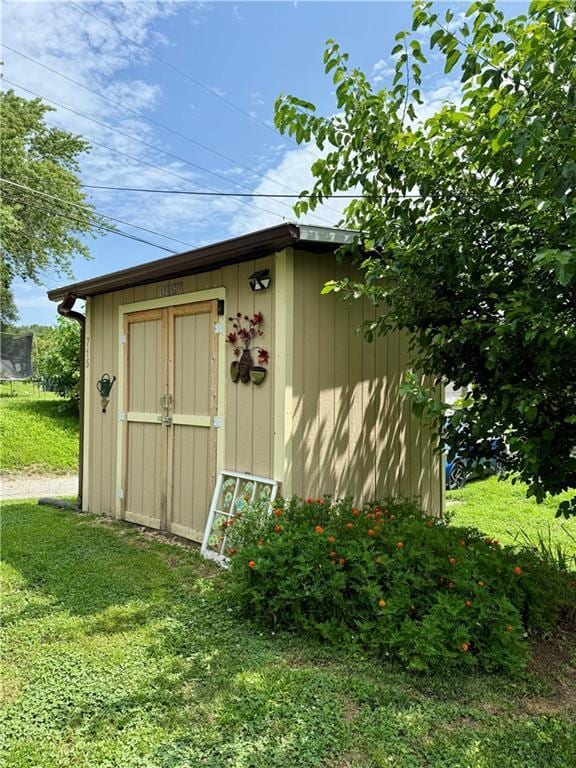 715 Harmon St, Saint Joseph, MO 64504 - view of shed
