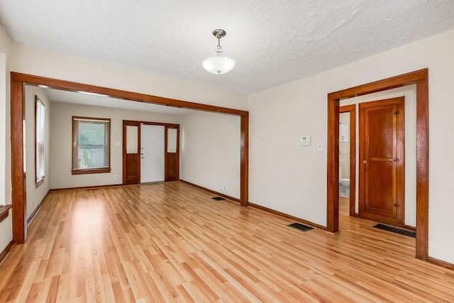 2527 N 18th St, Kansas City, KS 66104 - unfurnished room with light wood-style floors and a textured ceiling