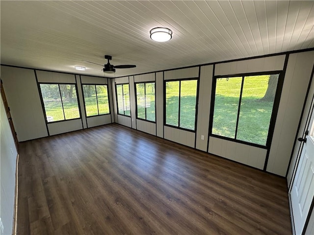 533 Utah St, Leavenworth, KS 66048 - unfurnished sunroom with a ceiling fan
