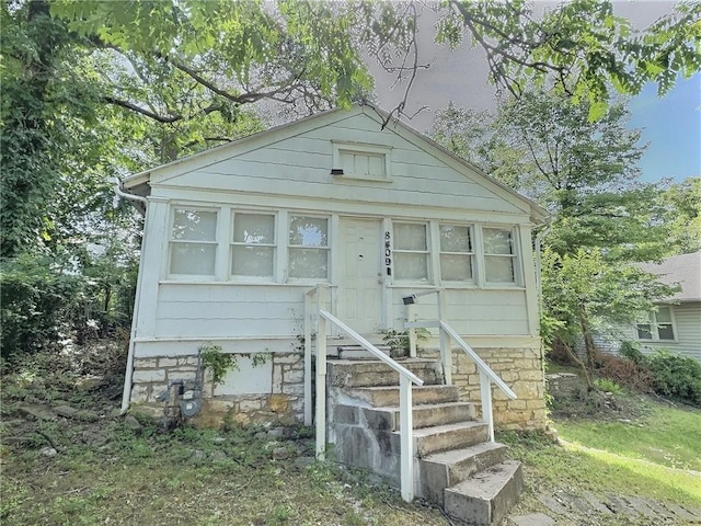 8409 Park Ave, Kansas City, MO 64132 - view of front facade with stone siding