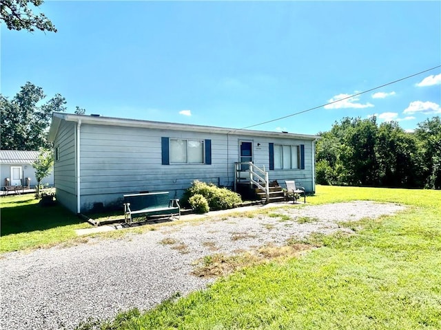 14444 E Quail Rd, Nevada, MO 64772 - manufactured / mobile home featuring a front yard