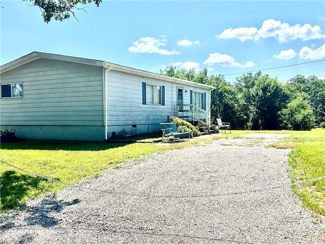 14444 E Quail Rd, Nevada, MO 64772 - view of front of property featuring a front lawn and crawl space