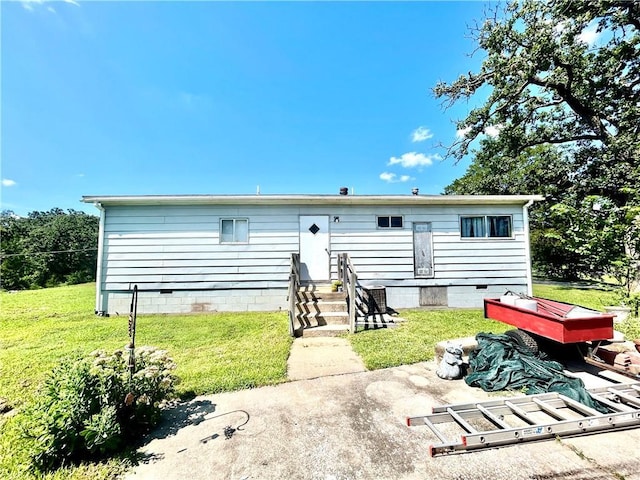 14444 E Quail Rd, Nevada, MO 64772 - back of house with crawl space, entry steps, and a yard