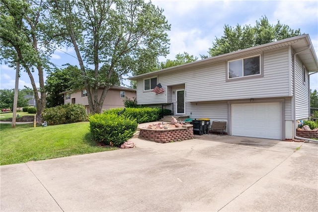 303 W S St, Spring Hill, KS 66083 - raised ranch with a garage, driveway, and a front lawn