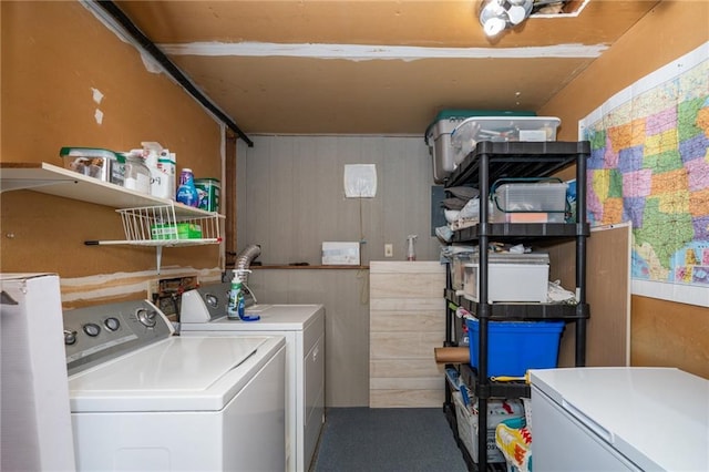 303 W S St, Spring Hill, KS 66083 - laundry room featuring washing machine and dryer and water heater
