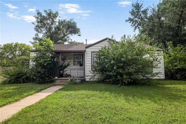 502 N Tennessee St, Iola, KS 66749 - view of front of home with a front yard