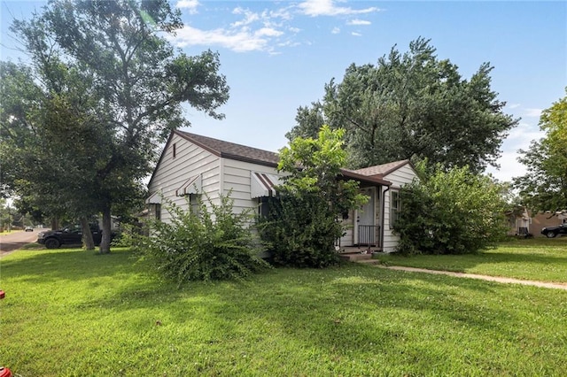 502 N Tennessee St, Iola, KS 66749 - view of grassy yard