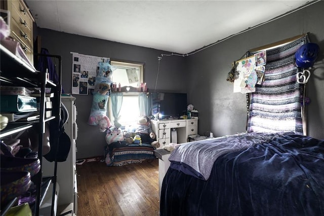 502 N Tennessee St, Iola, KS 66749 - bedroom featuring wood finished floors
