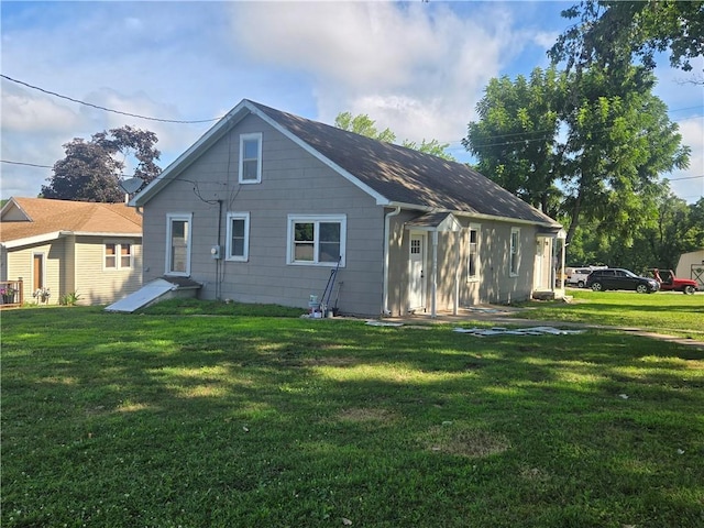 2113 Jefferson St, Lexington, MO 64067 - rear view of house featuring a yard