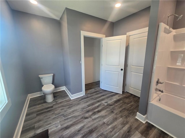 2113 Jefferson St, Lexington, MO 64067 - bathroom with wood finished floors, shower / washtub combination, and recessed lighting