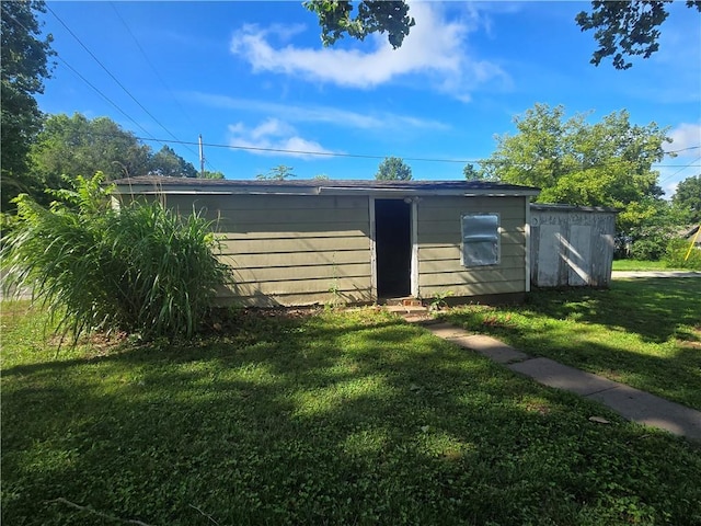 2113 Jefferson St, Lexington, MO 64067 - view of outbuilding
