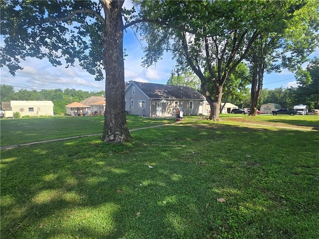 2113 Jefferson St, Lexington, MO 64067 - view of green lawn