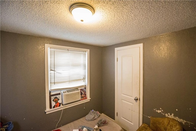 5521-3 Wabash Ave, Kansas City, MO 64130 - bedroom featuring cooling unit and a textured ceiling