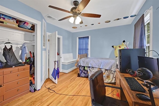 319 Market St, Leavenworth, KS 66048 - bedroom with light wood finished floors, a ceiling fan, and a desk