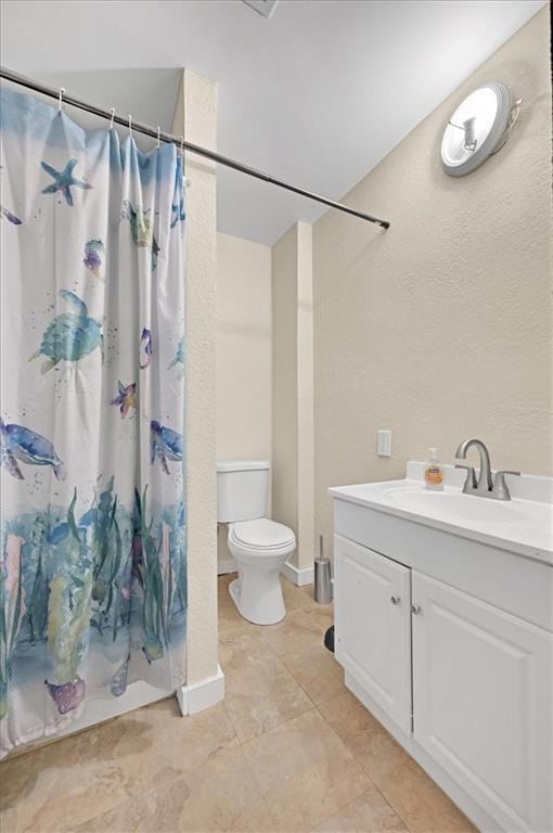 319 Market St, Leavenworth, KS 66048 - full bath featuring vanity, a textured wall, a shower with curtain, and tile patterned floors
