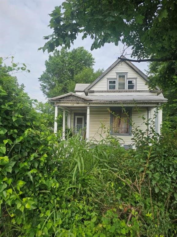 415 S Cherokee St, Girard, KS 66743 - view of property exterior featuring a porch