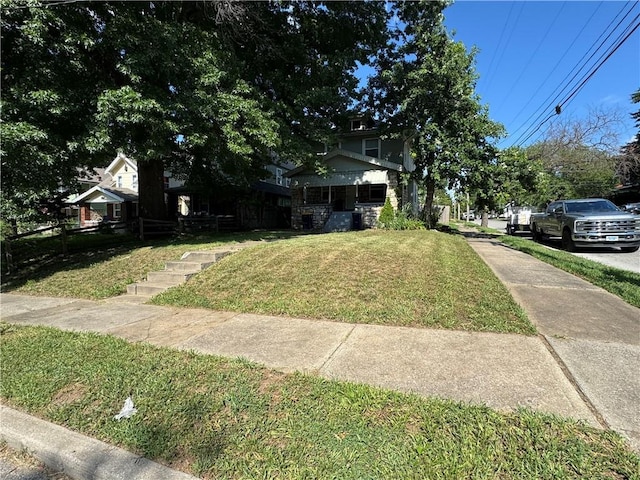 5647 Wayne Ave, Kansas City, MO 64110 - traditional style home featuring a front yard