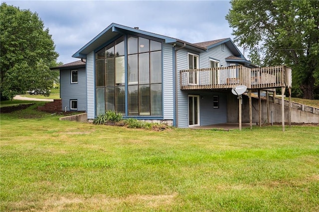 596 E 1732nd Rd, Baldwin City, KS 66006 - rear view of property with a deck and a lawn