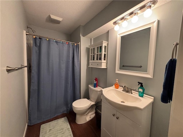 1840 W Fredrickson Cir, Olathe, KS 66061 - bathroom featuring vanity, wood finished floors, a textured ceiling, and a shower with shower curtain