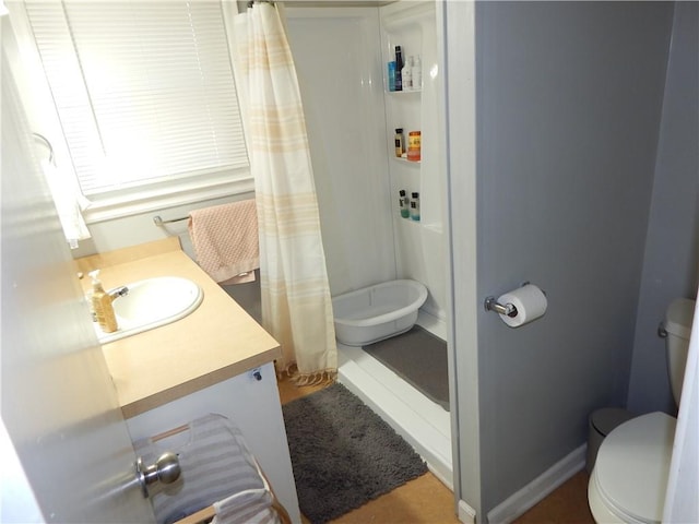 2031 Spruce St, Leavenworth, KS 66048 - full bath featuring curtained shower and vanity