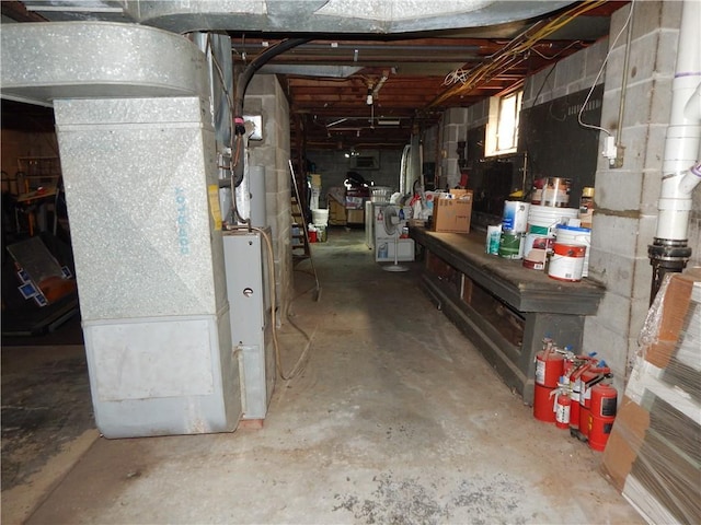 2031 Spruce St, Leavenworth, KS 66048 - unfinished below grade area with heating unit