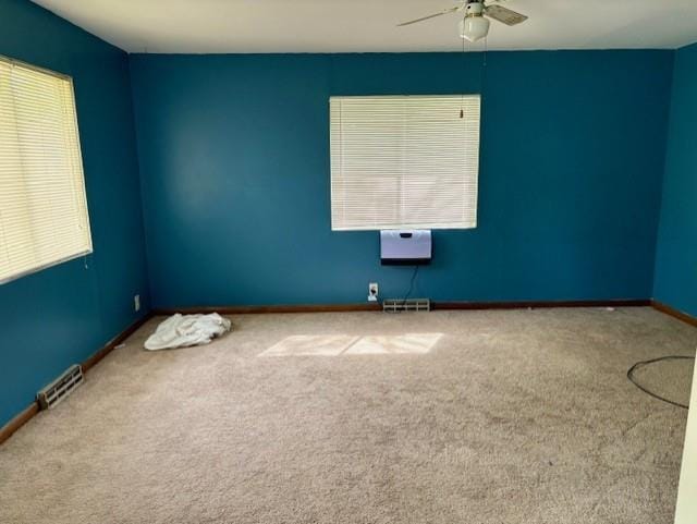 2302 Crawford Ave, Parsons, KS 67357 - unfurnished room with carpet flooring and a ceiling fan