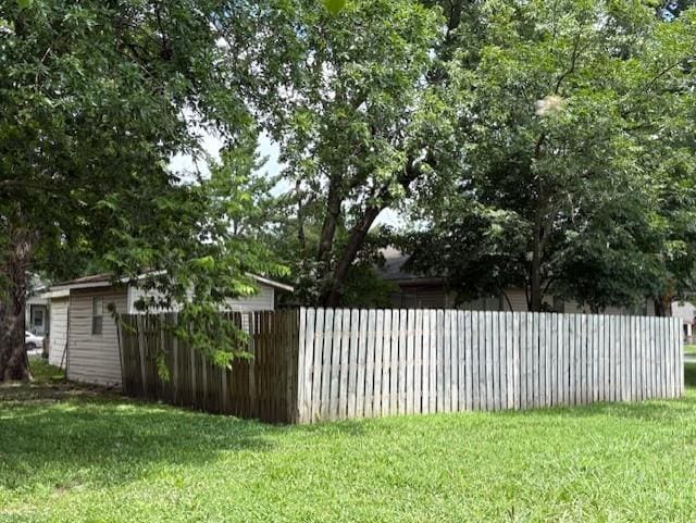 2302 Crawford Ave, Parsons, KS 67357 - view of yard