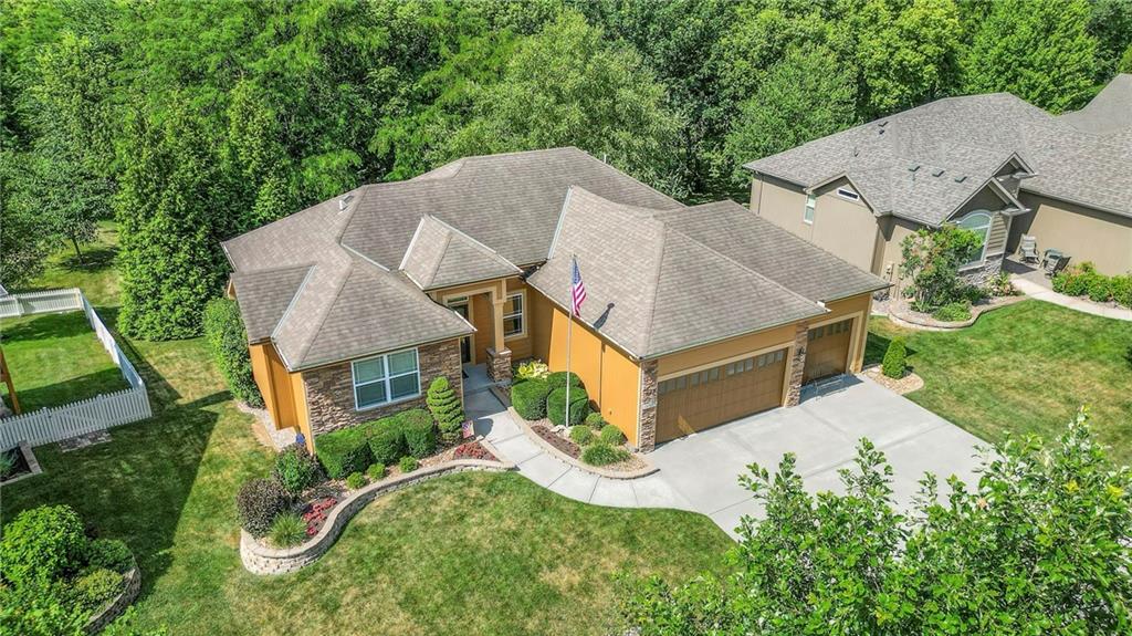 1605 NE 94th St, Kansas City, MO 64155 - photo 1