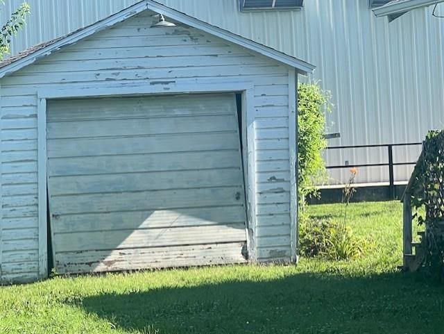 1110 W Main St, Chanute, KS 66720 - view of garage