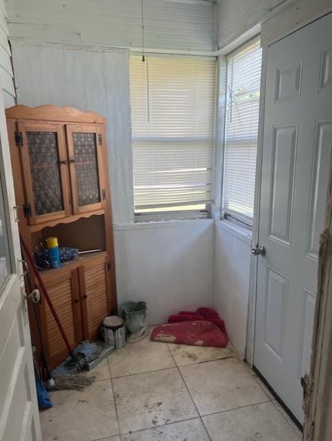 1110 W Main St, Chanute, KS 66720 - interior space featuring light tile patterned floors