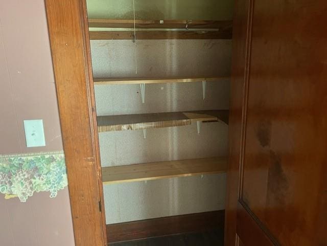 1110 W Main St, Chanute, KS 66720 - view of closet