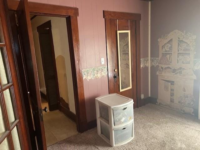 1110 W Main St, Chanute, KS 66720 - hall featuring carpet
