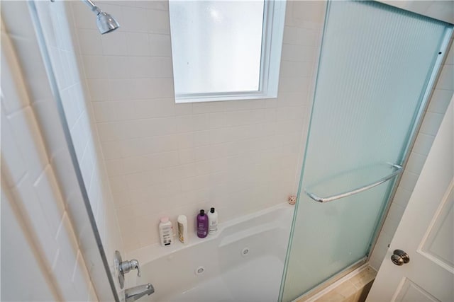 1702 Cedar Ridge Rd, Parsons, KS 67357 - bathroom featuring a combined bath / shower with jetted tub