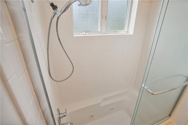1702 Cedar Ridge Rd, Parsons, KS 67357 - full bath featuring a combined bath / shower with jetted tub