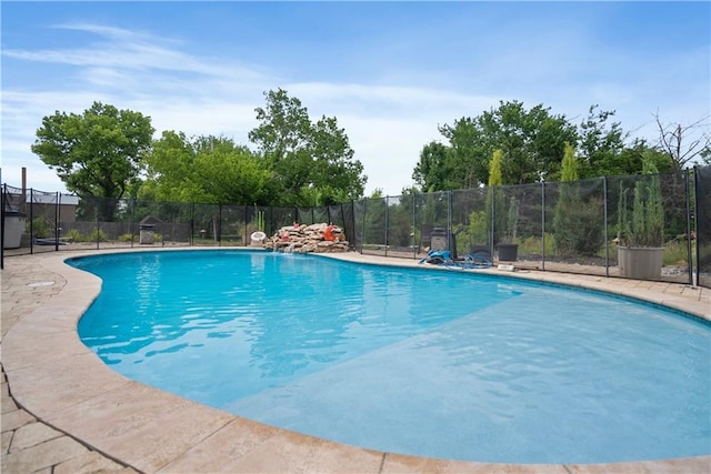 1702 Cedar Ridge Rd, Parsons, KS 67357 - view of pool
