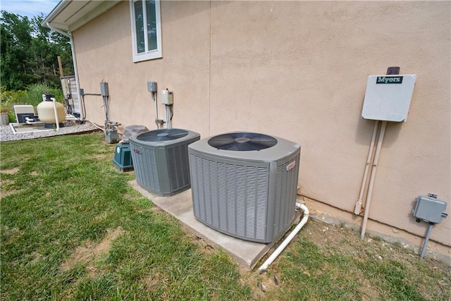 1702 Cedar Ridge Rd, Parsons, KS 67357 - exterior view of stucco siding and a cooling unit
