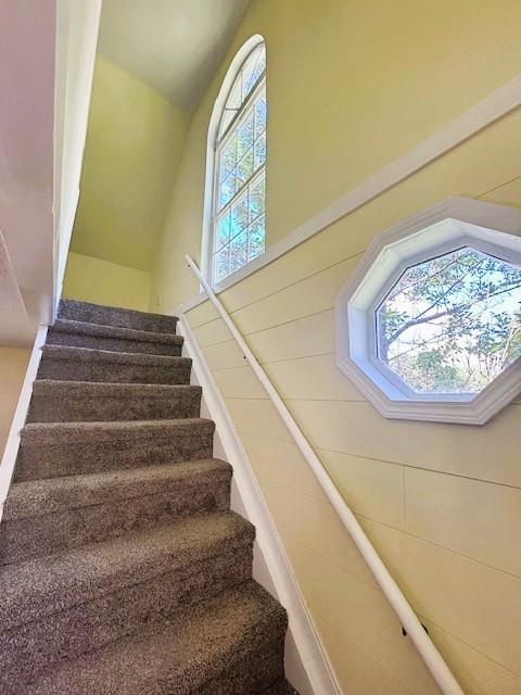621 N 3rd St, Burlington, KS 66839 - view of stairway
